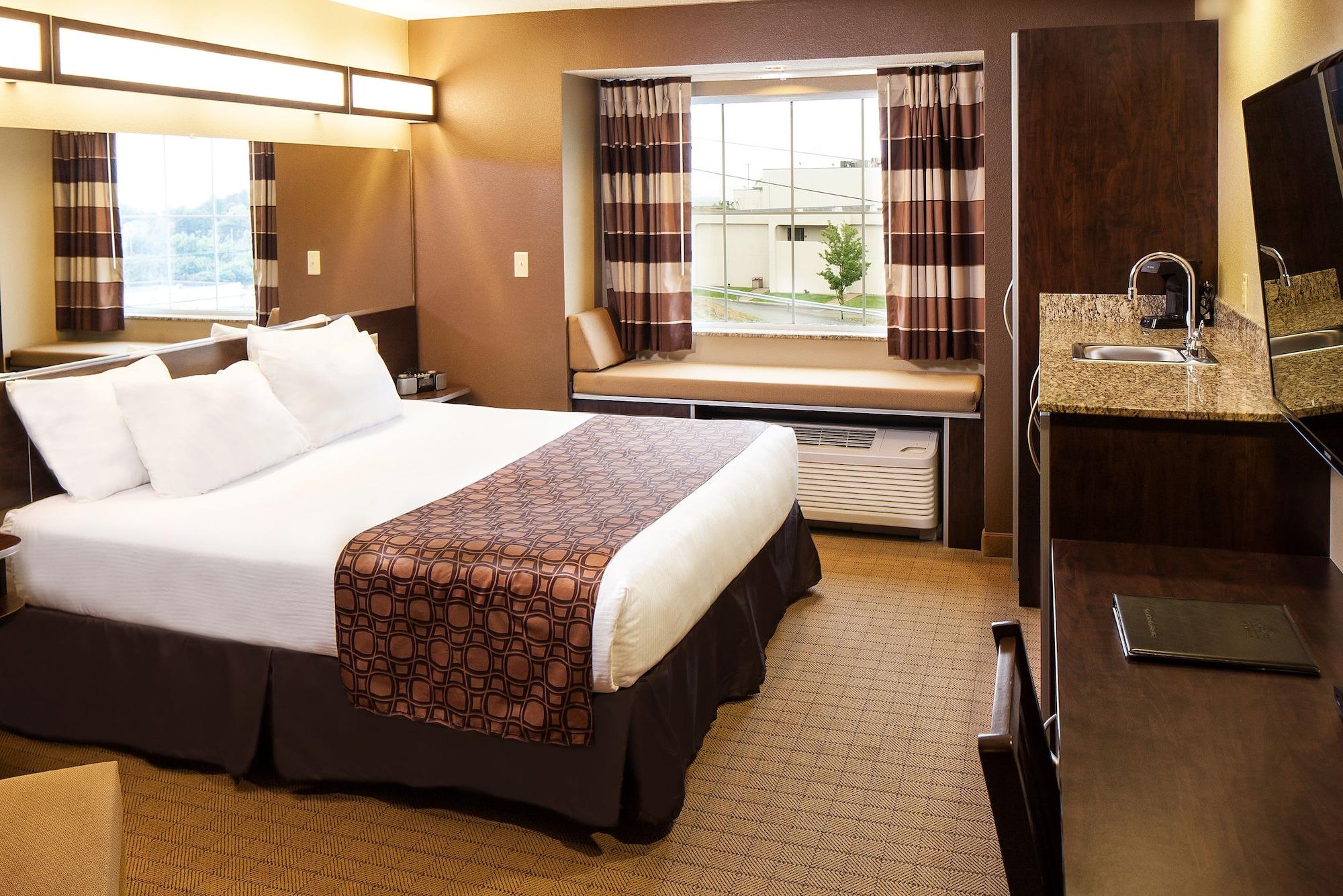 St. Clairsville Microtel Inn & Suites By Wyndham St Clairsville - Wheeling מראה חיצוני תמונה