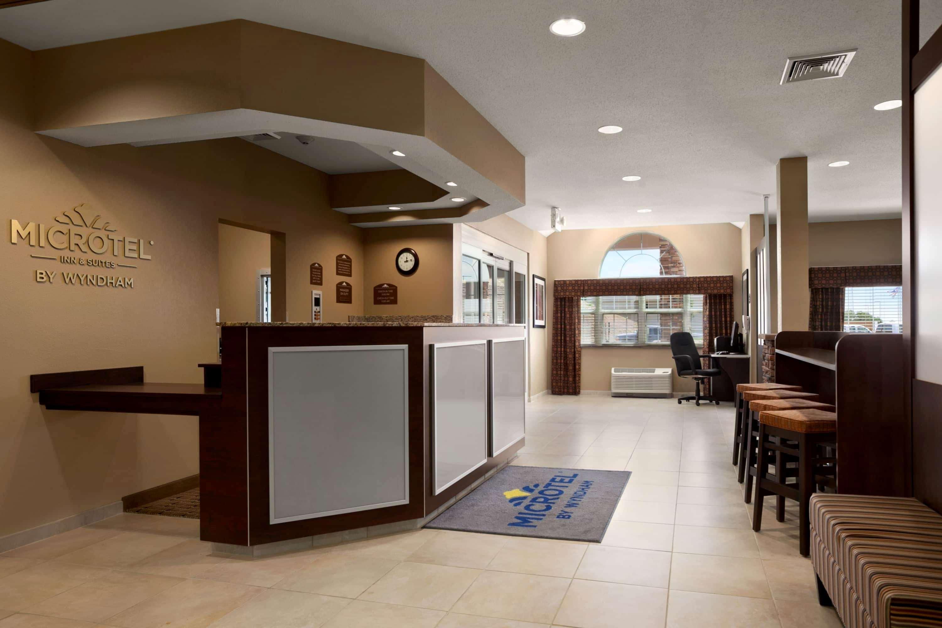 St. Clairsville Microtel Inn & Suites By Wyndham St Clairsville - Wheeling מראה חיצוני תמונה