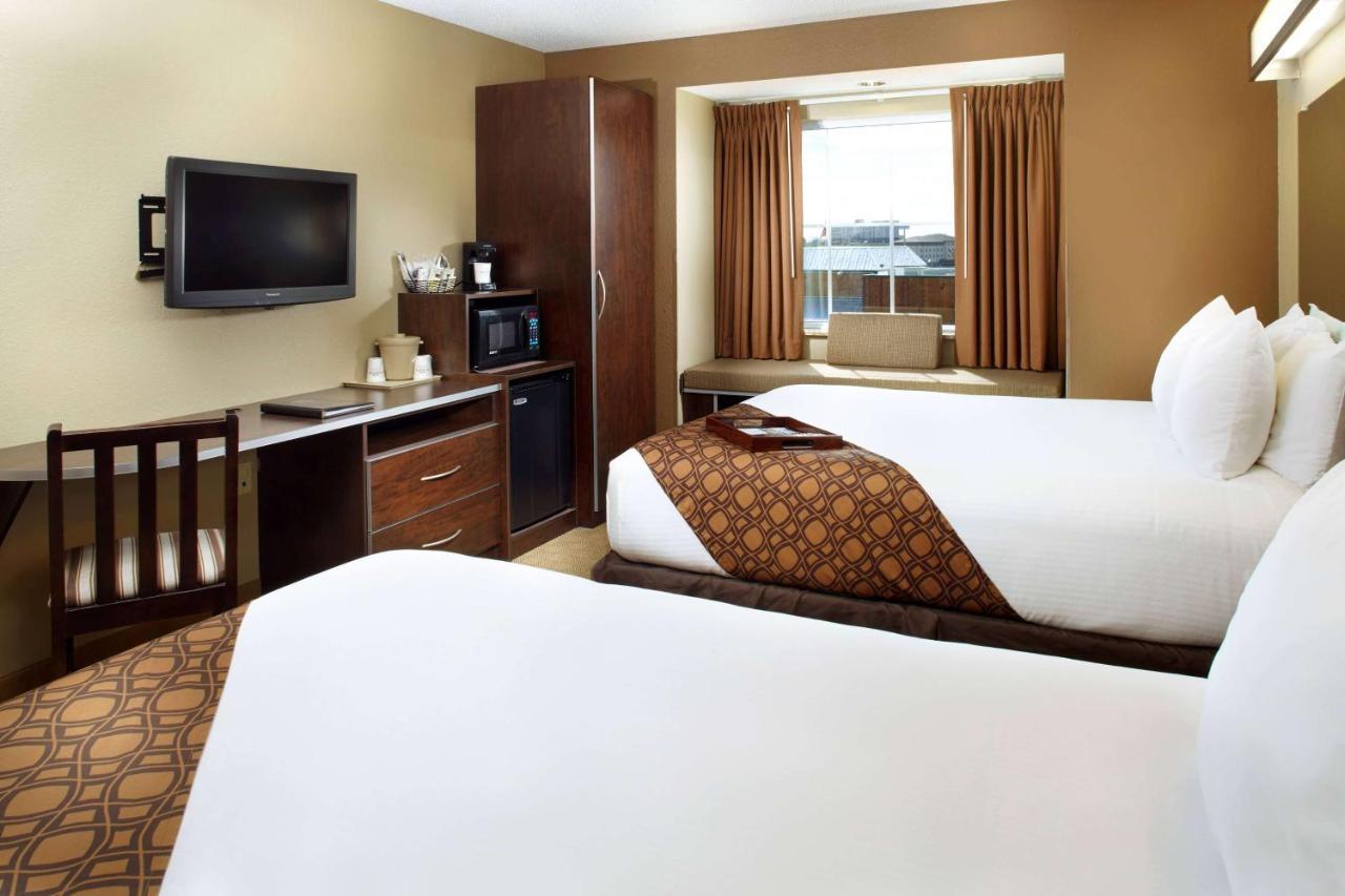 St. Clairsville Microtel Inn & Suites By Wyndham St Clairsville - Wheeling מראה חיצוני תמונה