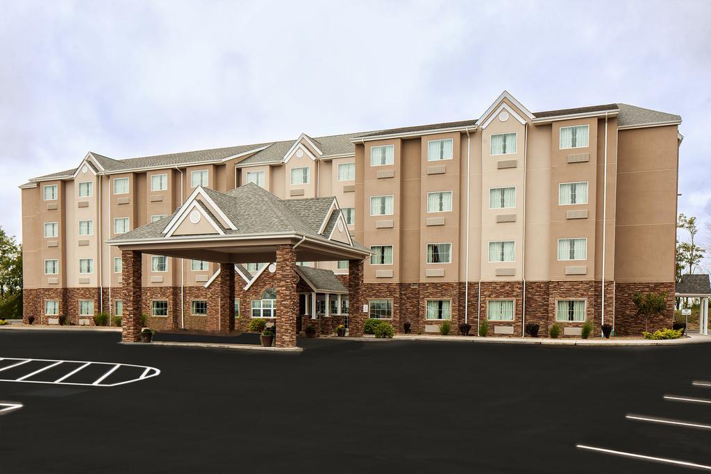 St. Clairsville Microtel Inn & Suites By Wyndham St Clairsville - Wheeling מראה חיצוני תמונה