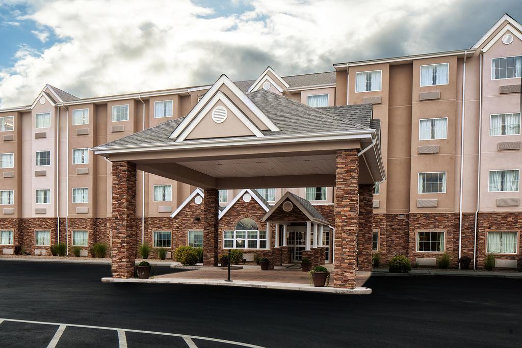 St. Clairsville Microtel Inn & Suites By Wyndham St Clairsville - Wheeling מראה חיצוני תמונה